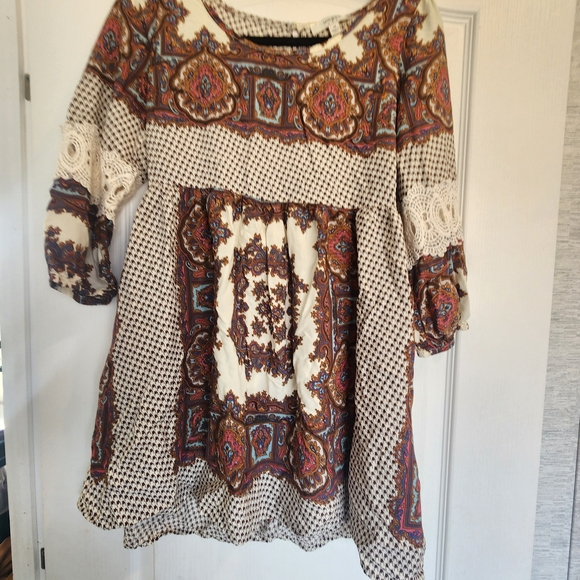 Umgee Tops - Umgee Cream Paisley Print Boho Blouse with Lace Trim M Euc